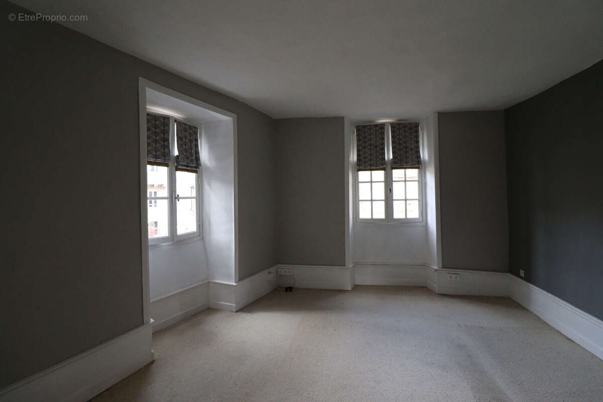 CORREZE. Ville de CORREZE. Maison en pierre avec 6 chambres. - photo 11