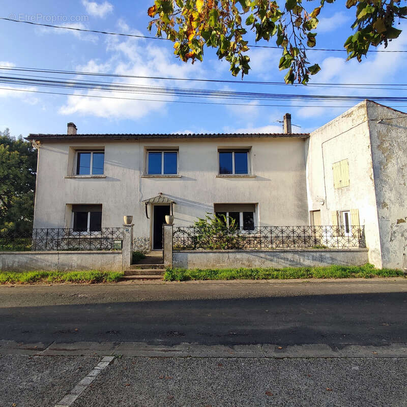 Maison à BRIZAMBOURG