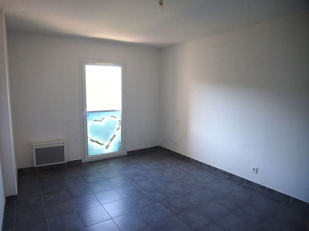 Appartement à ROQUEBRUNE-SUR-ARGENS