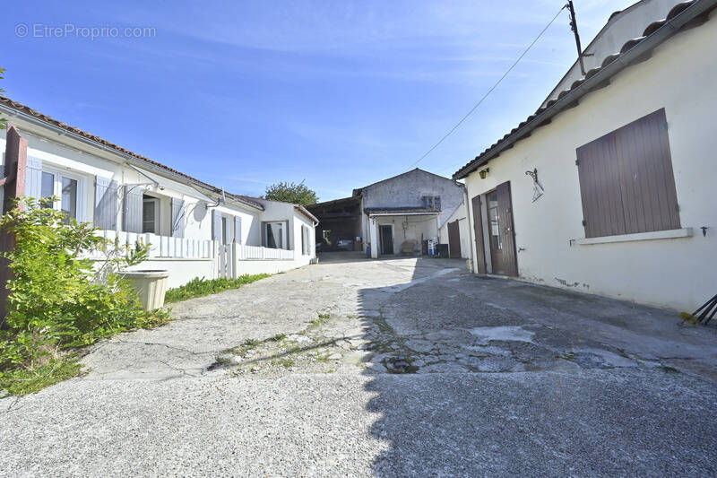 Maison à LA CHAPELLE-DES-POTS