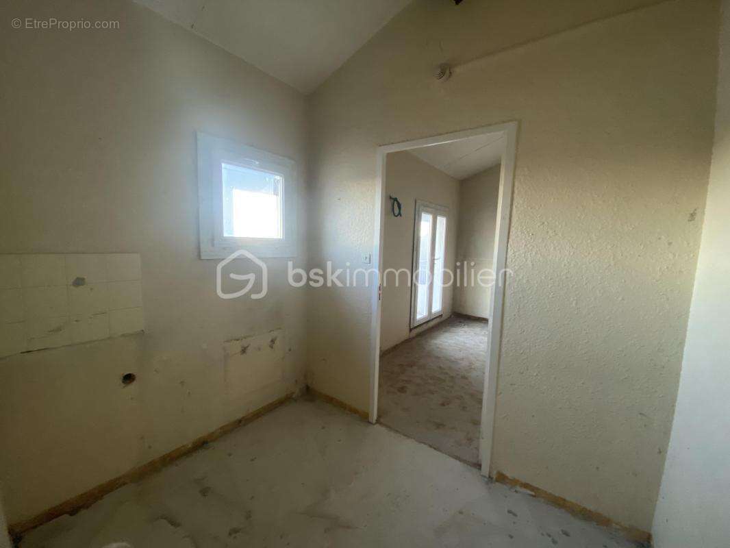 SAINT-CHRISTOL ((84) - Créez votre T3 sur mesure ! Plateau sous forme d'appartement de 77 m² env. situé au 3ème étage avec ascen - photo 14