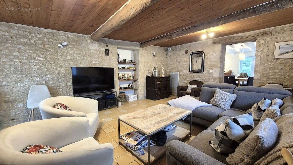 Maison à MOUZEUIL-SAINT-MARTIN
