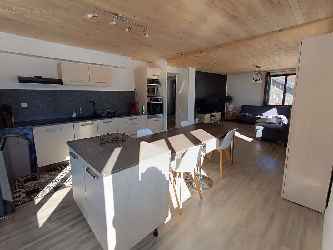 Appartement à MEAUDRE