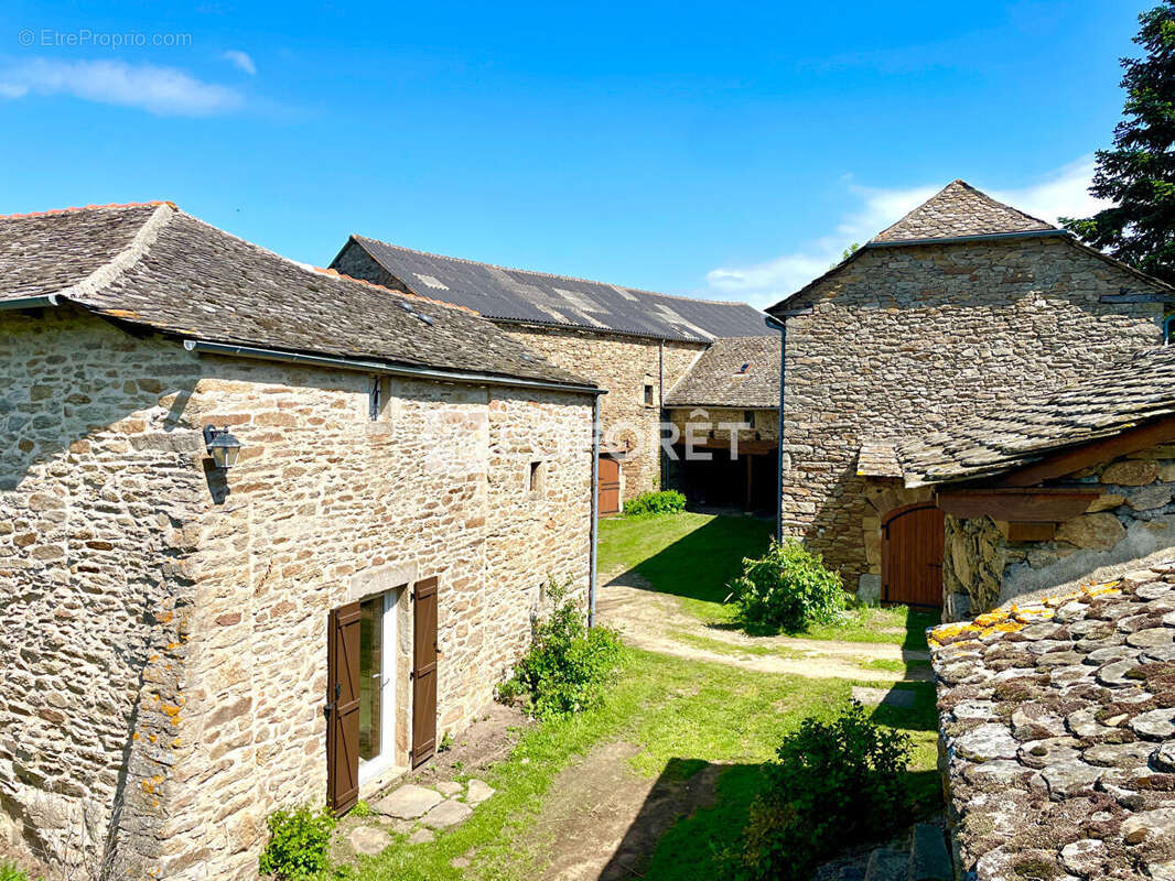Maison à COMPS-LA-GRAND-VILLE