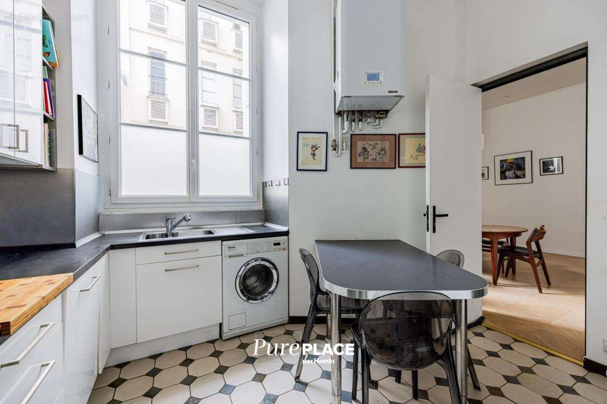 Appartement à PARIS-16E
