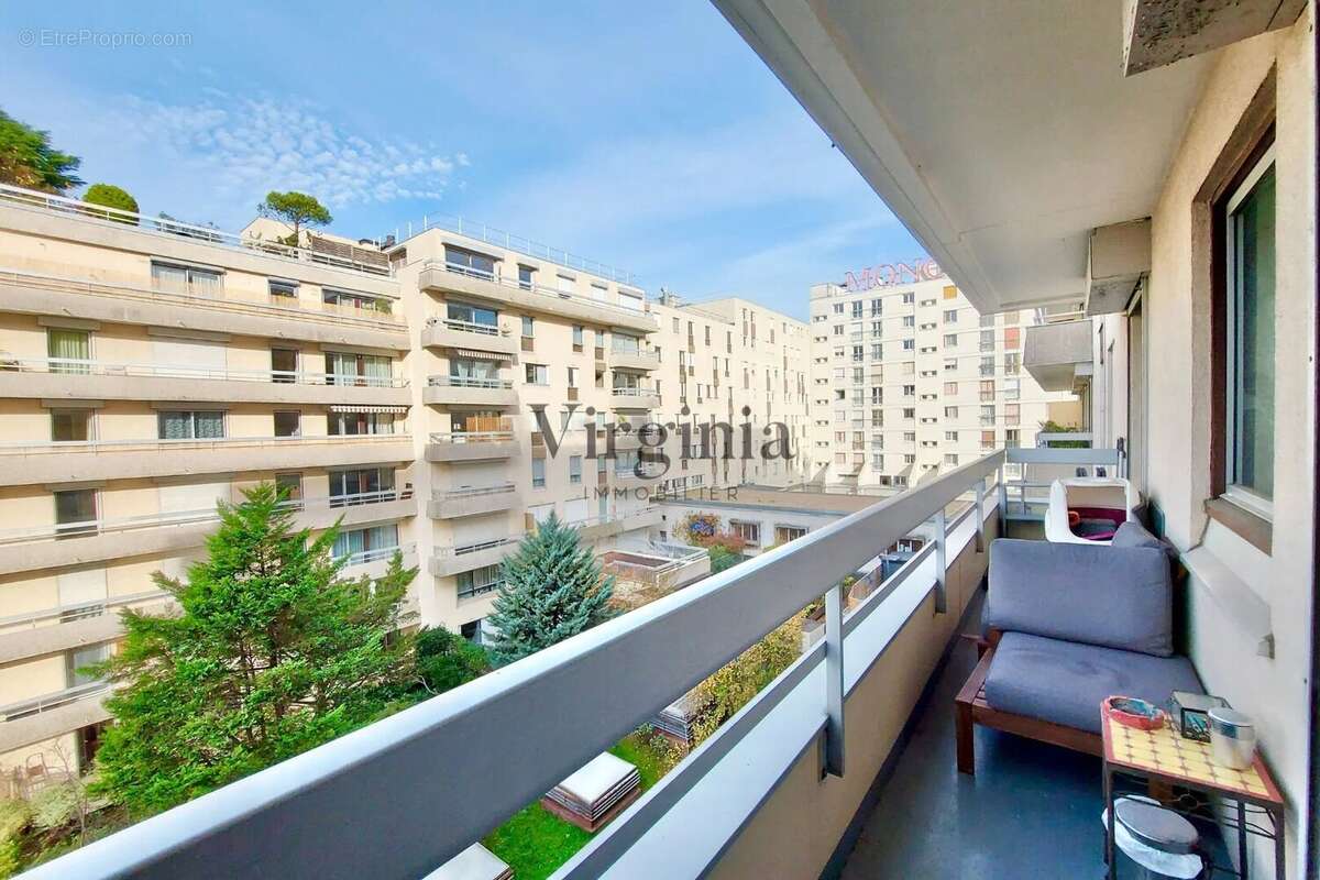 Appartement à CHARENTON-LE-PONT