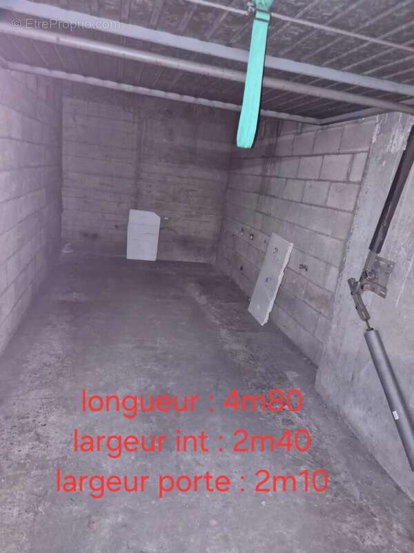Parking à PARIS-17E