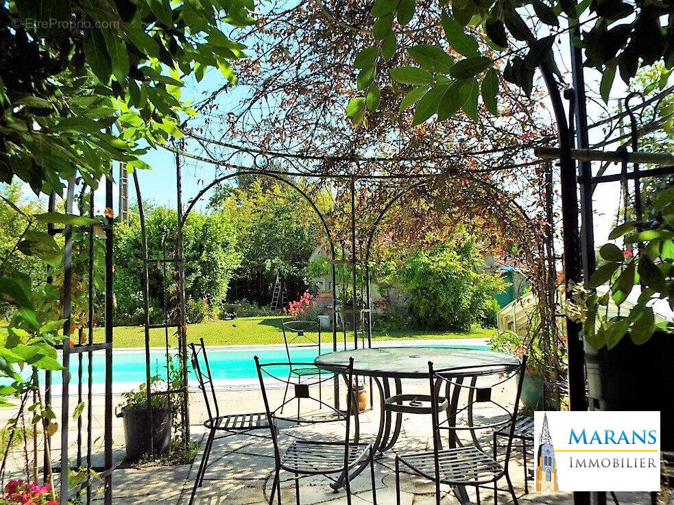 terrasse sur piscine 11x5 - Maison à CHAILLE-LES-MARAIS