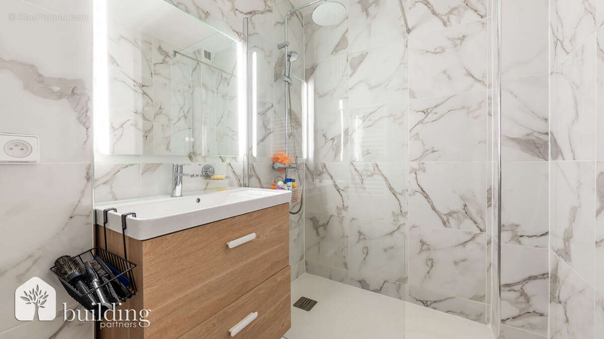 Appartement à COURBEVOIE