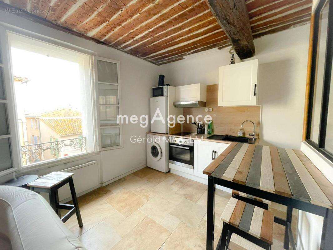 Appartement à ROQUEBRUNE-SUR-ARGENS