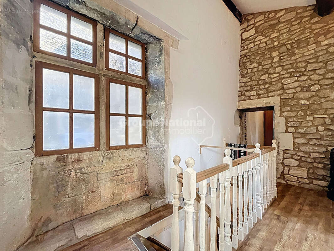 Maison à LA BAUME-DE-TRANSIT