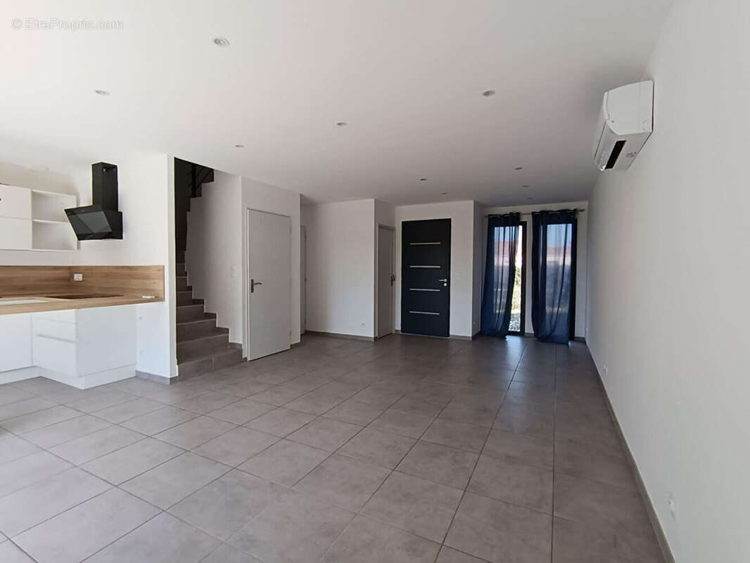 Maison à MONTELIMAR