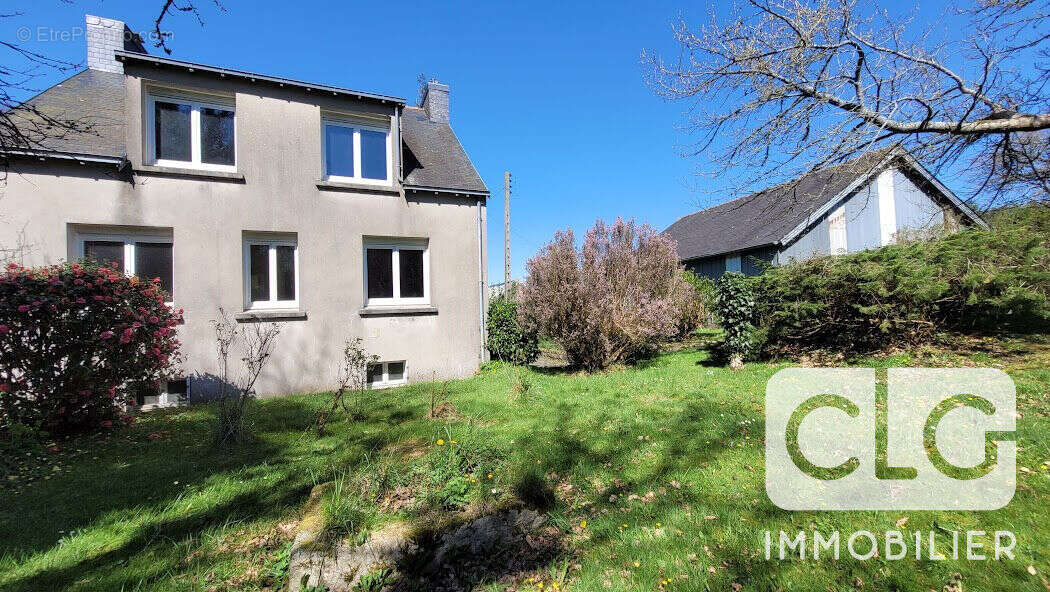 Maison à TREGOUREZ