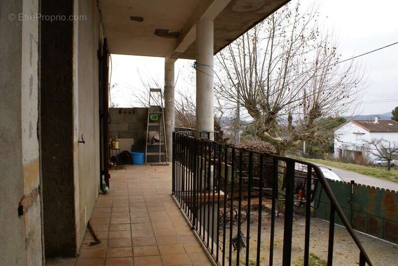 Maison à SAINT-JULIEN-LES-ROSIERS