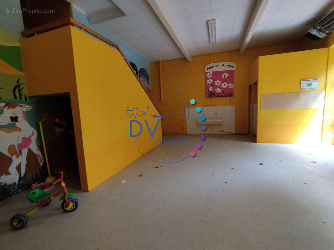 Maison 390 m² à Saint-Just-D'avray  - photo 4