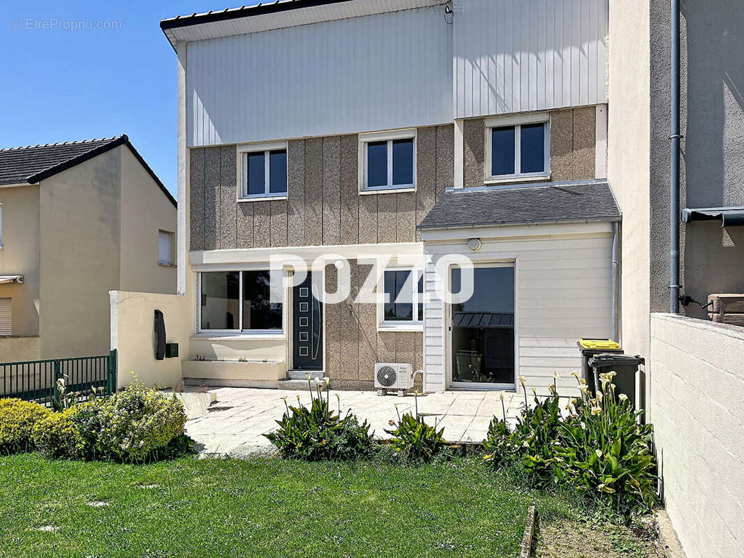Maison à CONDE-SUR-VIRE
