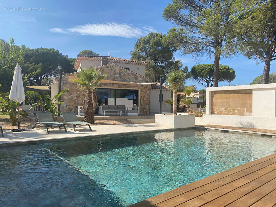 Maison à ROQUEBRUNE-SUR-ARGENS