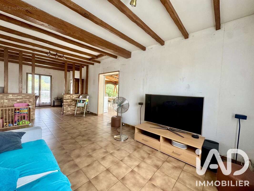 Maison 180 m² à Bezu-Saint-Germain  - photo 4