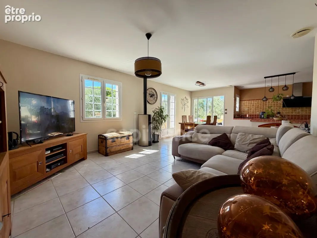 Loupian(34), à vendre maison plain-pied p5, surface totale 106 m2, 4 faces, terrain 618 m2, garage, piscine - photo 3