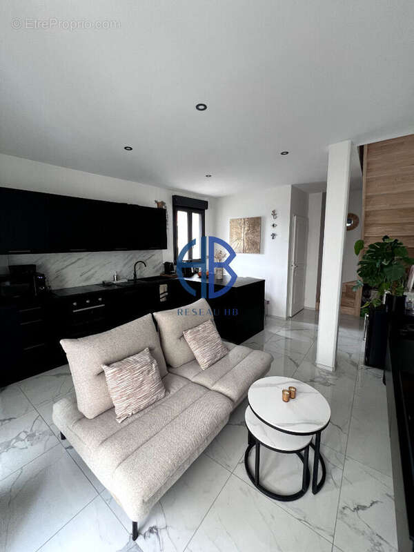 Appartement à COLOMBIER-SAUGNIEU