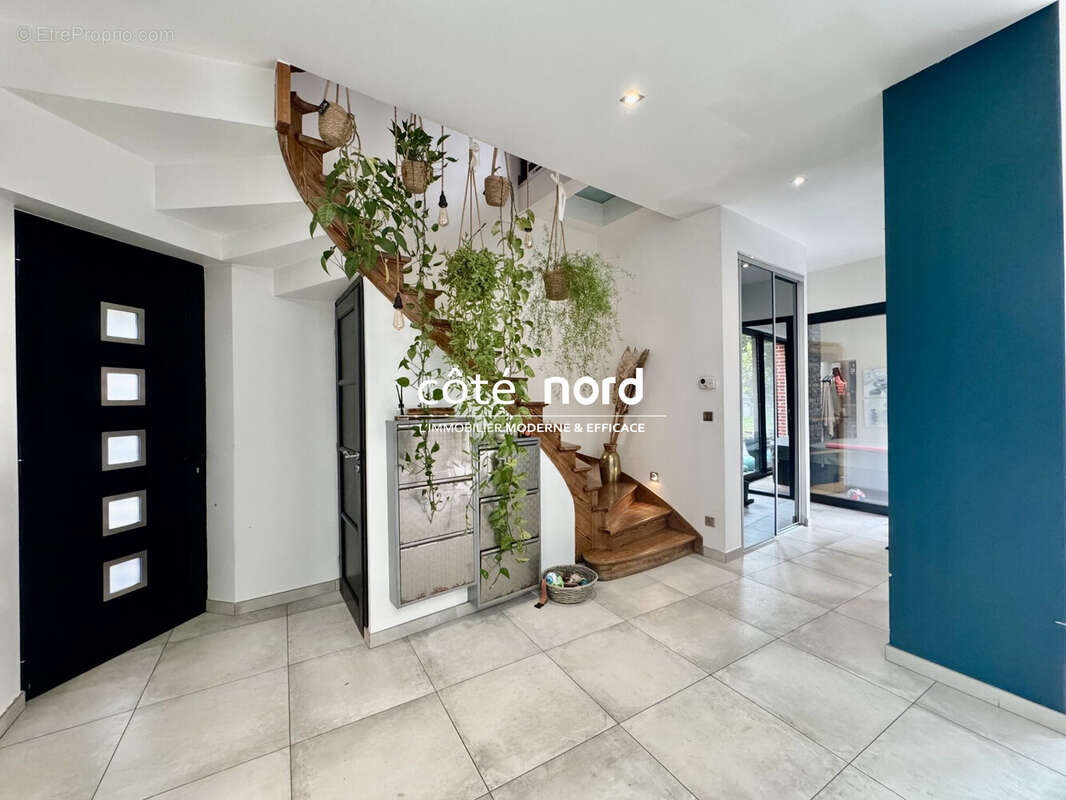 Maison 233 m² à Caudry  - photo 7