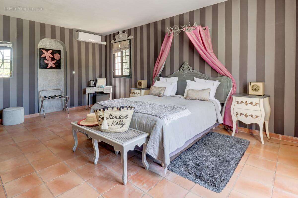 Maison à LA ROQUETTE-SUR-VAR