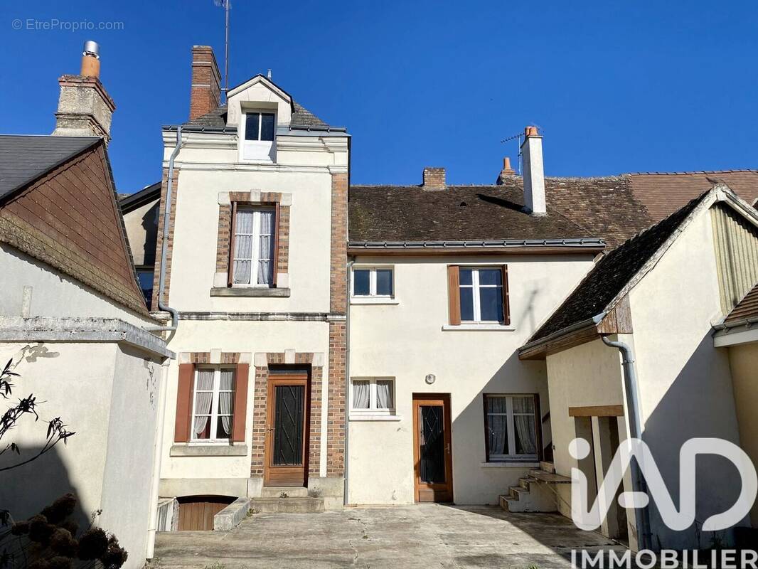Photo 1 - Maison à CHATEAU-RENAULT