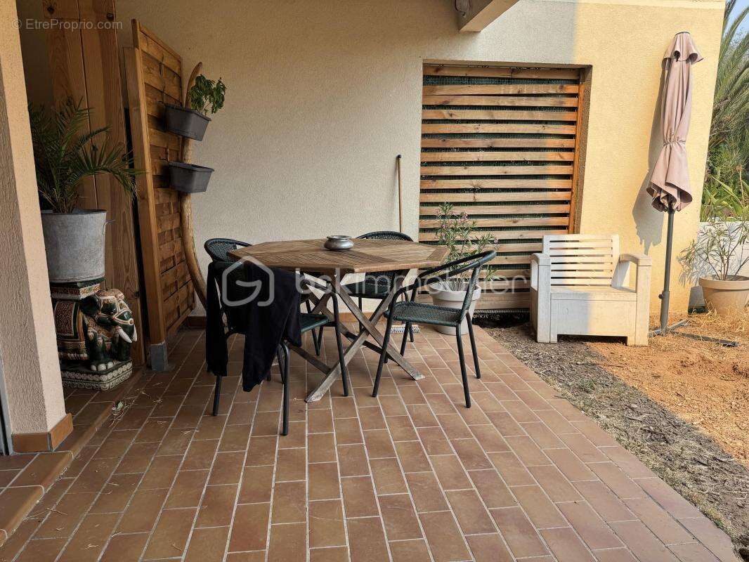 À Saint-Raphaël (83700), dans un quartier recherché, beau T3 de 59,84 m² avec terrasse, jardin privatif de 39 m², garage et cave - photo 6