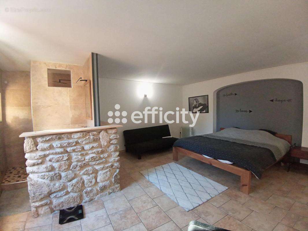 Maison à CAMARET-SUR-AIGUES