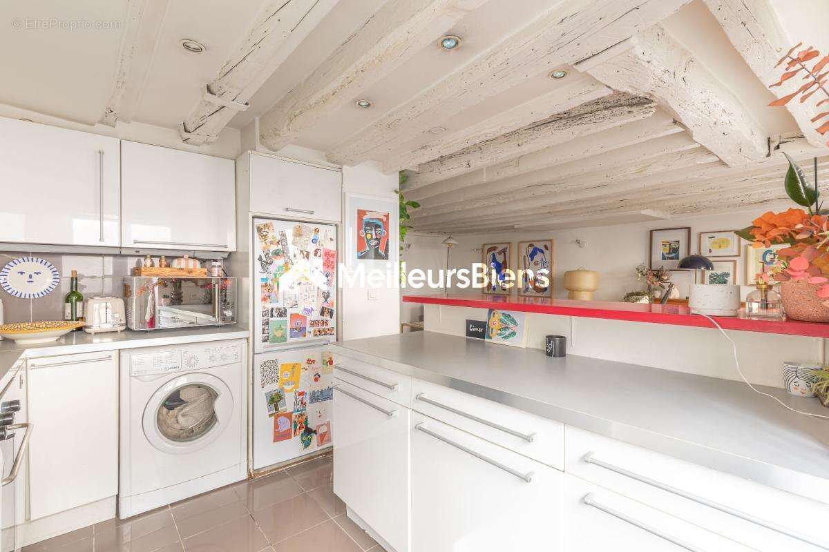 Appartement à PARIS-3E