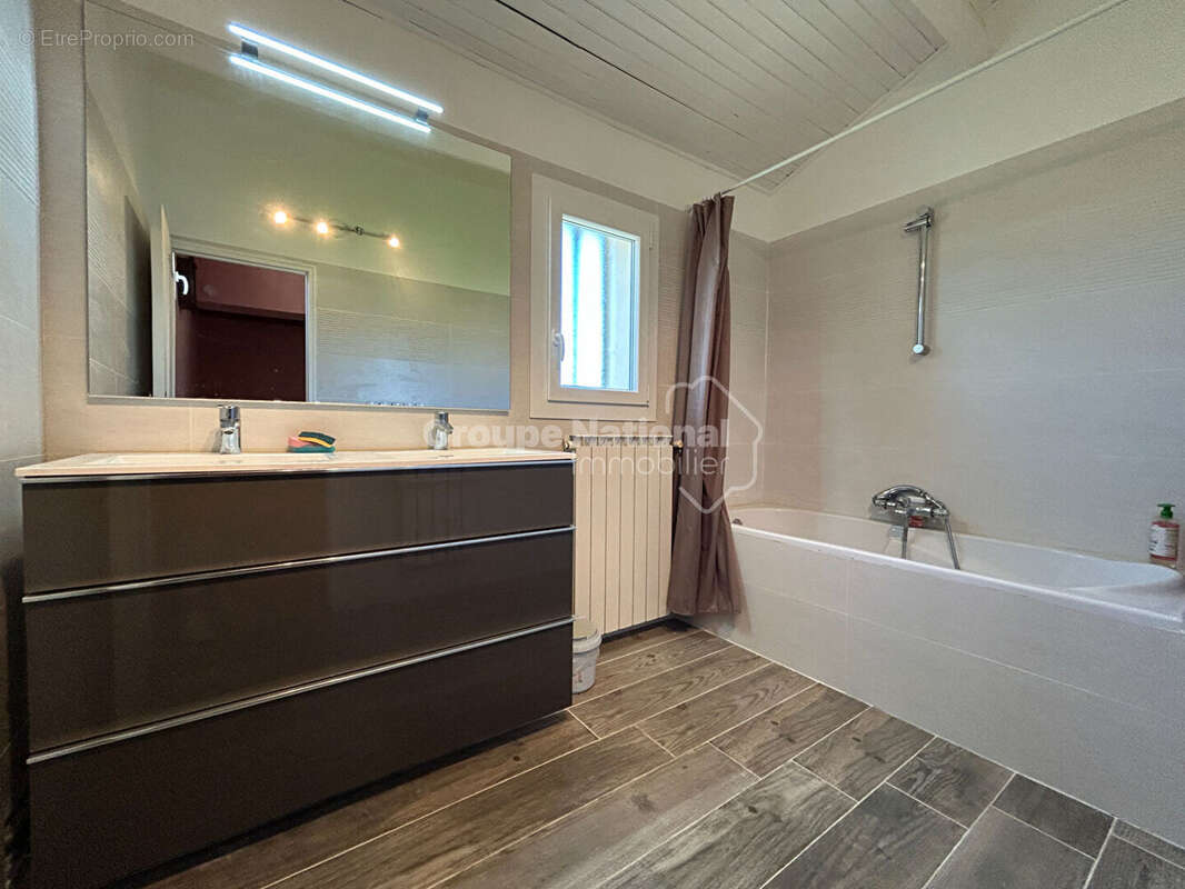 Maison 5 chambres sur parcelle de 1364 m² avec piscine et grand garage - Aubignan - photo 13
