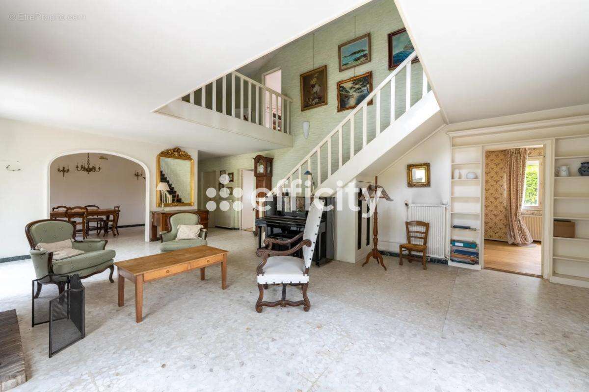 Maison à DAMPIERRE-EN-YVELINES