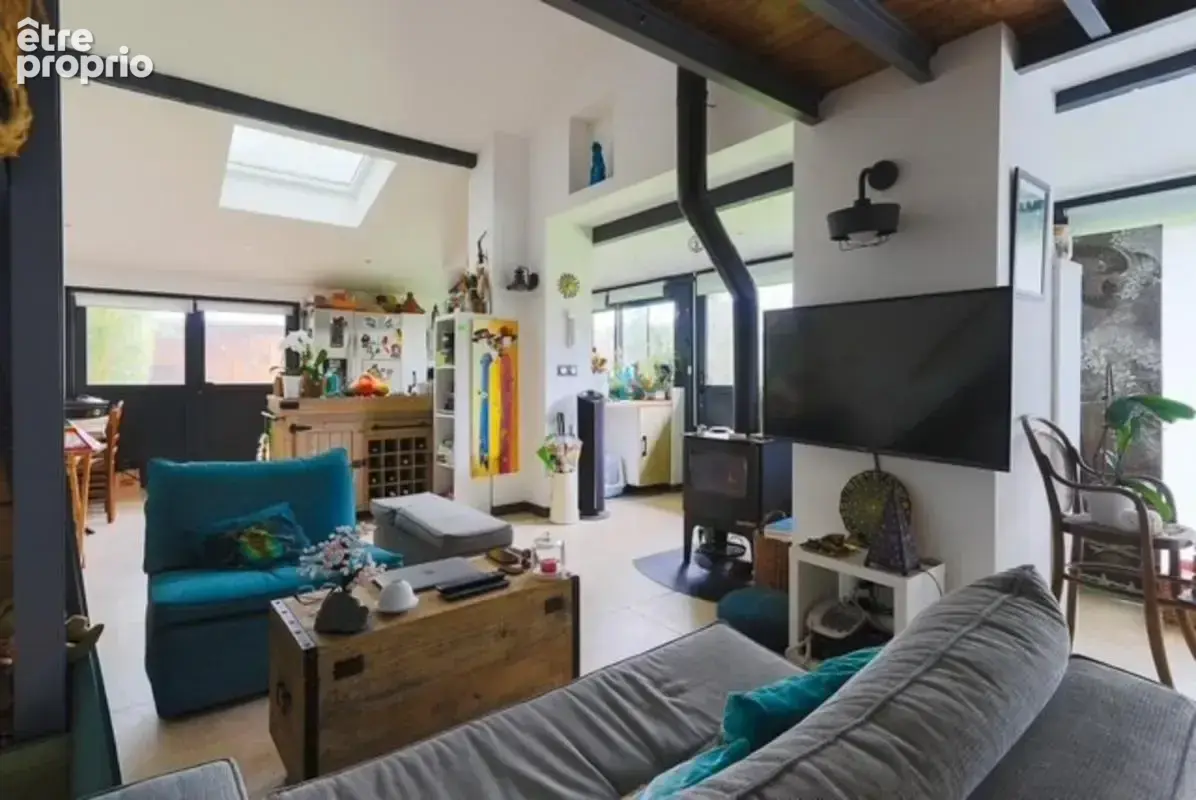 Très bel ensemble immobilier avec jardin et piscine offrant une belle rentabilité locative: 2 maisons non mitoyennes et un immeu - photo 5