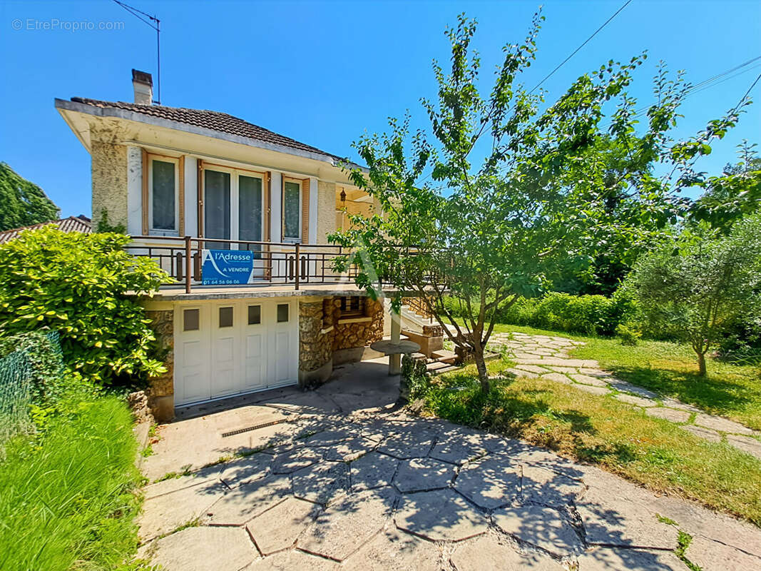 Maison à Saint Germain Lès Arpajon 5 pièces de 112 m2 - photo 15