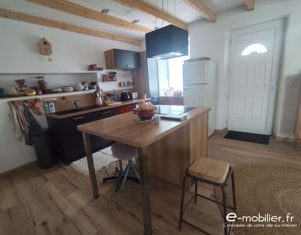 Cuisine aménagée et équipée - Maison à GROIX