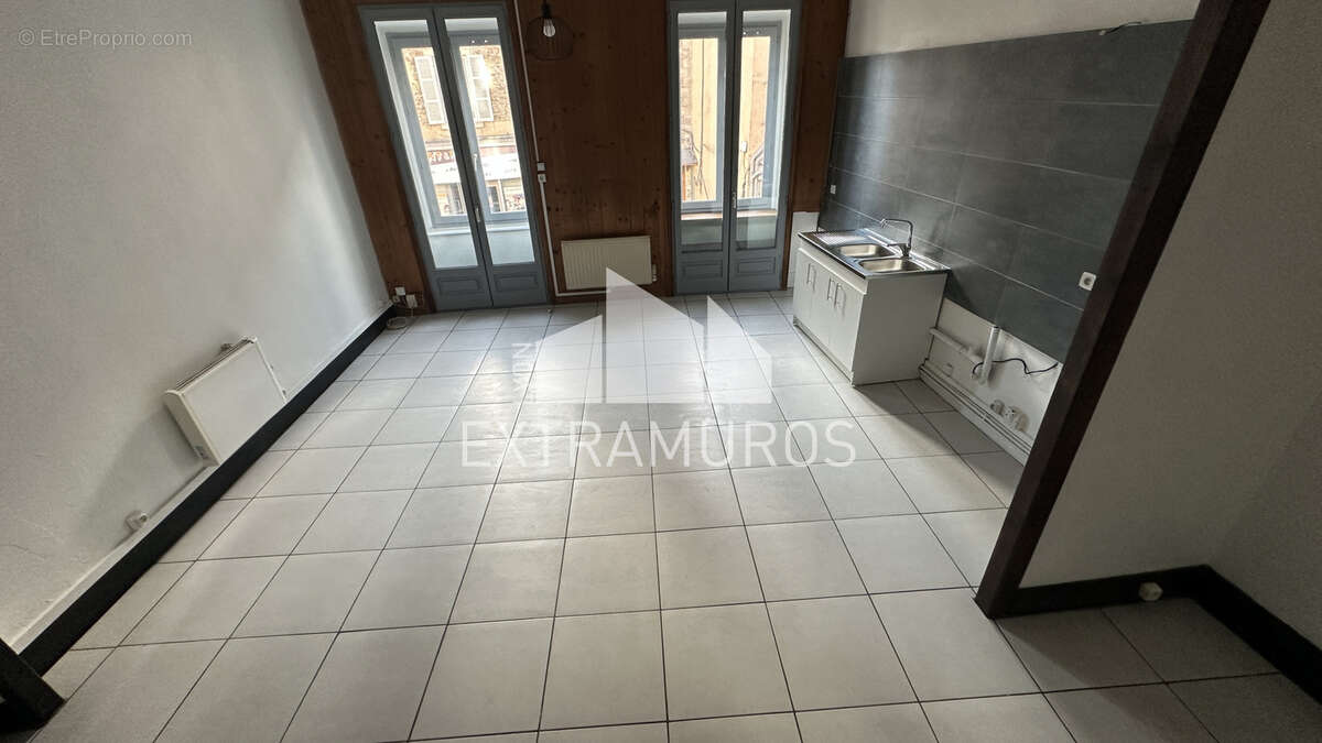 Appartement à L'ARBRESLE