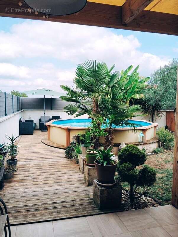 PISCINE - Maison à COULGENS