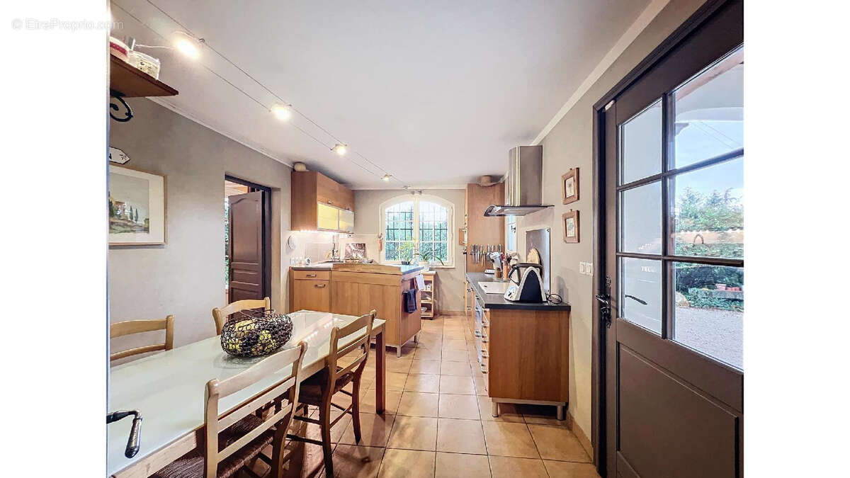 Maison à CHATEAUNEUF-LE-ROUGE