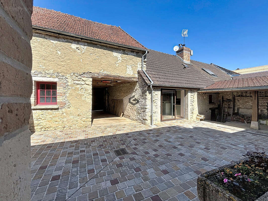 Maison à CRUGNY