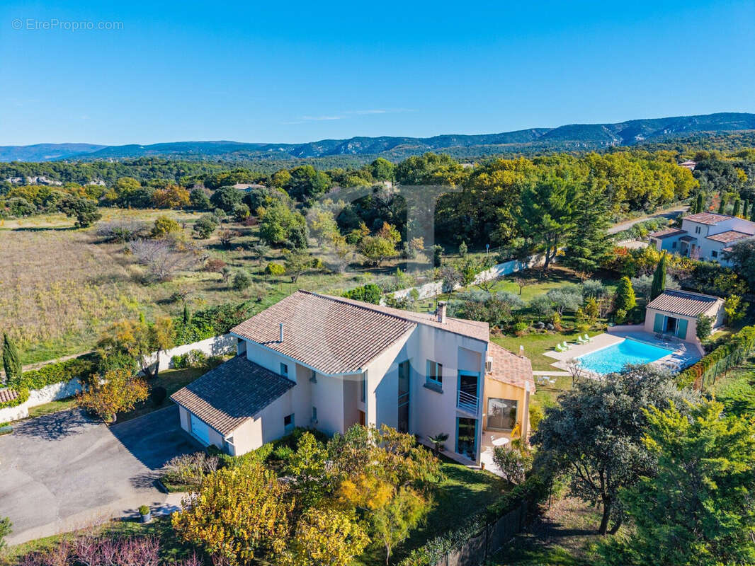 Maison à L&#039;ISLE-SUR-LA-SORGUE