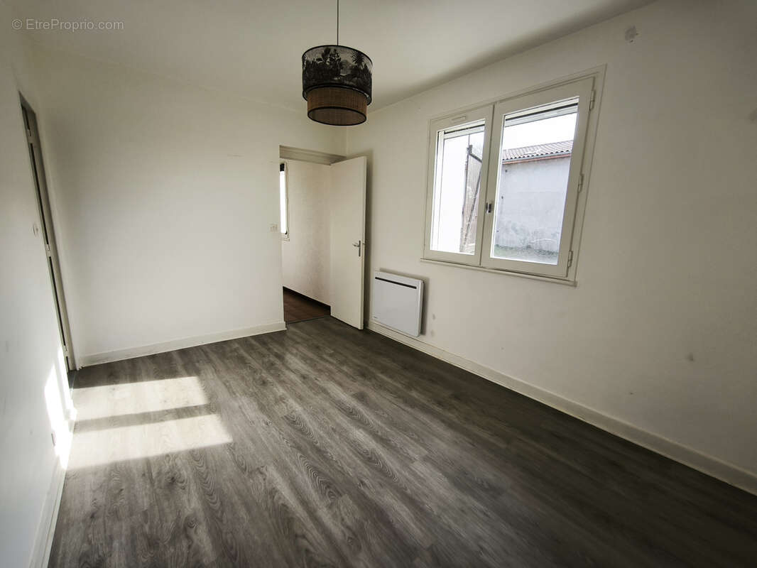 Appartement à VEAUCHE