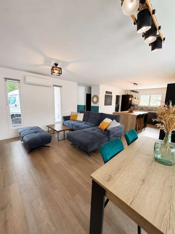 Maison 112 m² à Salles  - photo 2