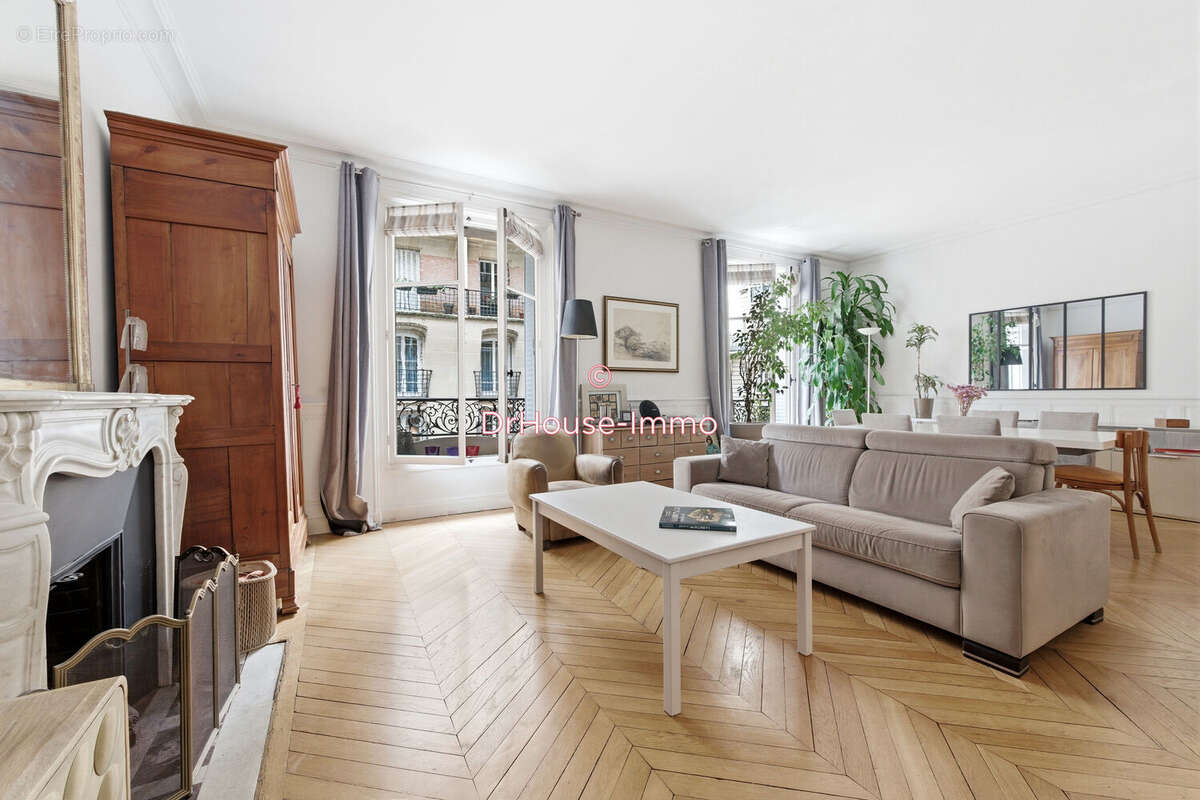 Appartement à PARIS-17E