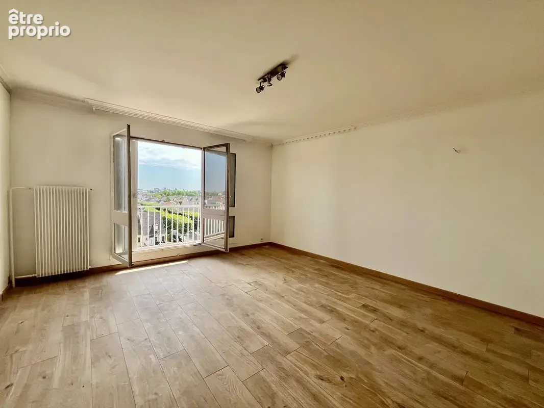 Coup de cur familial : Grand F5 de 103 m² avec balcon et vue sur Paris  Le Blanc-Mesnil - photo 1