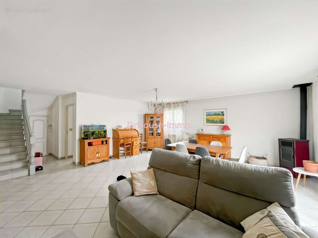 Maison à MONTBAZIN