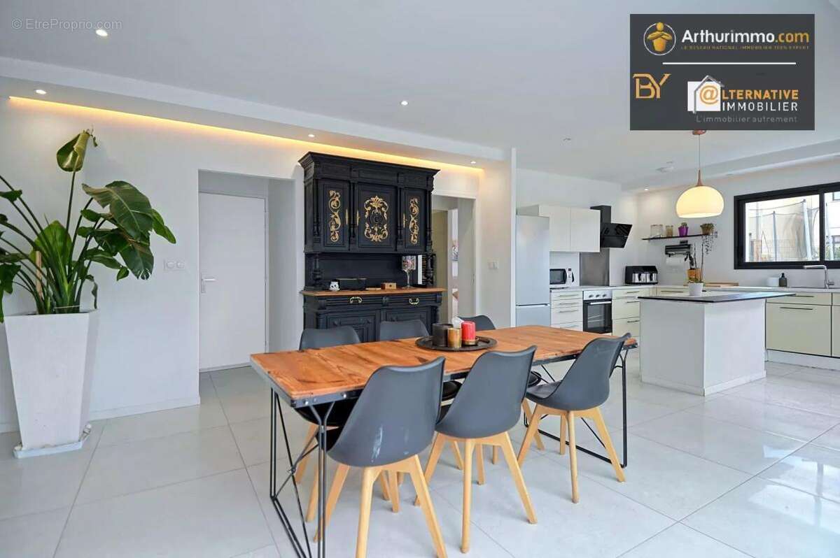 Maison à SAINT-ERBLON