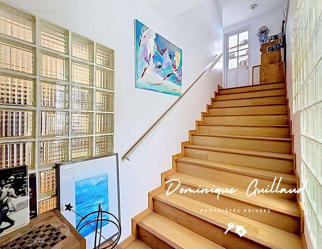 Nîmes Arènes -Duplex 5 piècès 173 m2 avec terrasse et loggia de 50m2 - photo 12