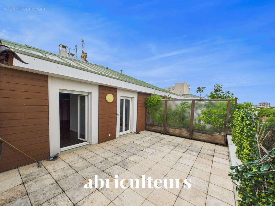 Splendide Appartement de 86.0 m² avec de grands extérieurs en vente à Villeneuve-la-Garenne (92390) - photo 2