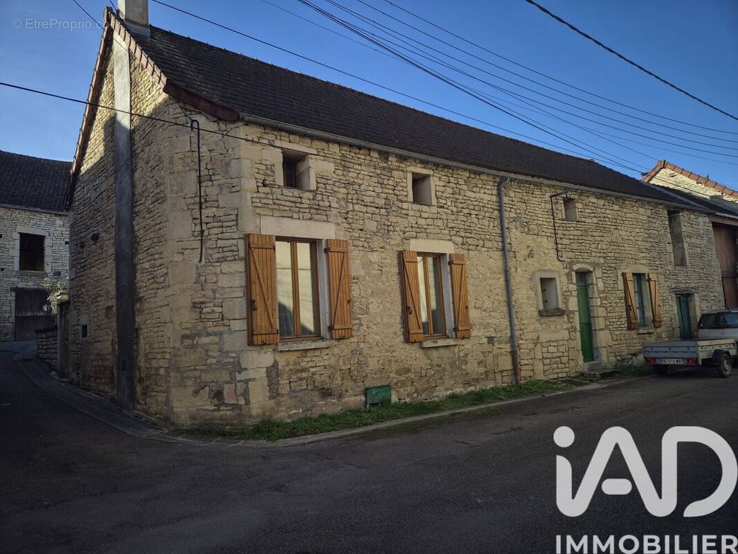 Photo 1 - Maison à PACY-SUR-ARMANCON
