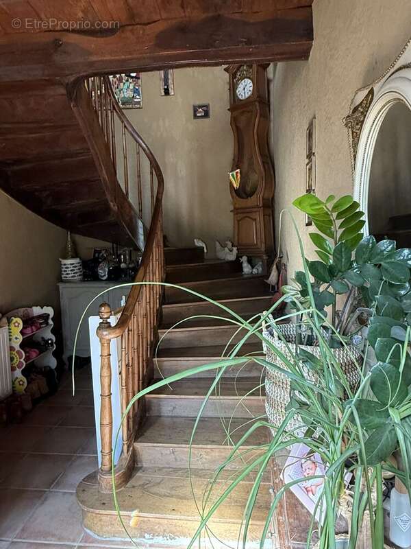 maison-ancienne-6-pieces-masseube-32140-entrée - Maison à MASSEUBE